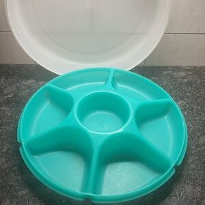 Chip N Dip bowl with lid. Seems new without tags. Pretty green Many uses…